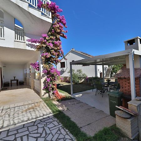 2 Bedroom Cozy Apartment In Marina Kültér fotó